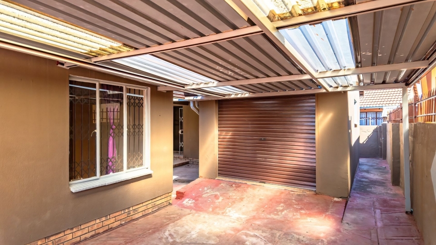 To Let 5 Bedroom Property for Rent in Tlhabane North West
